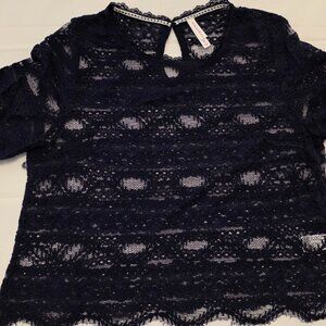 Pre-Owned Women’s Navy Lace Short-Sleeved Top (Medium)